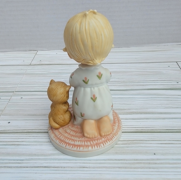 1983 Gorham Gods In His Heaven Girl Praying With Cat/Kitten Figurine Ceramic - Picture 3 of 12